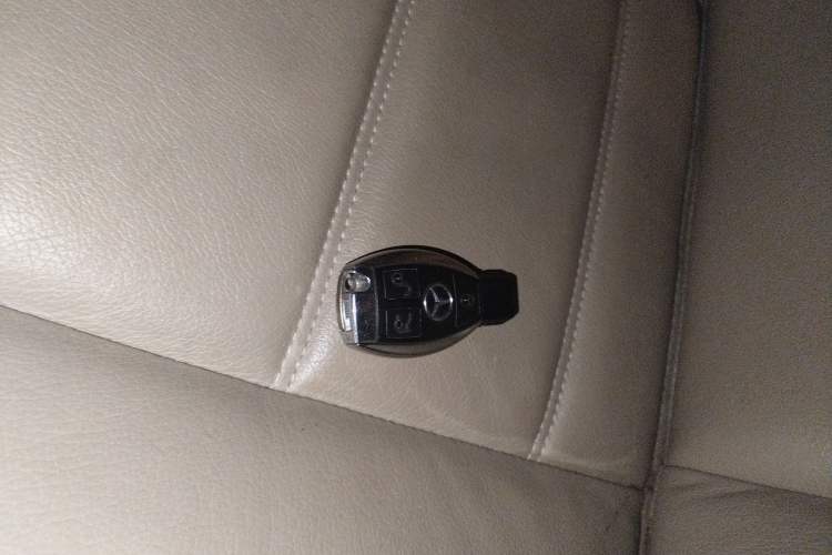 Used Mercedes-Benz R-Class 2015 R 400 4MATIC Luxury Model Vehicle Key
