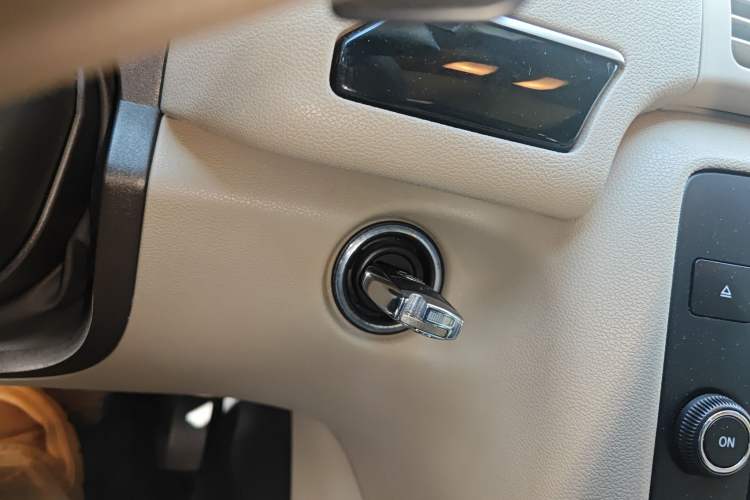 Used Mercedes-Benz R-Class 2015 R 320 4MATIC Luxury Model Vehicle Key