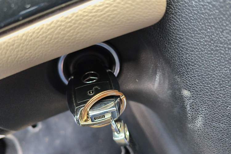 Used Mercedes-Benz R-Class 2015 R 320 4MATIC Luxury Model Vehicle Key