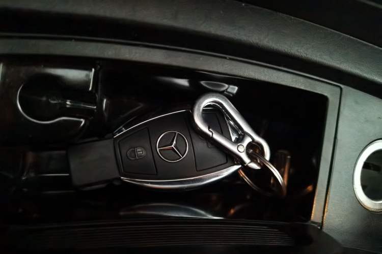 Used Mercedes-Benz R-Class 2015 R 320 4MATIC Luxury Model Vehicle Key