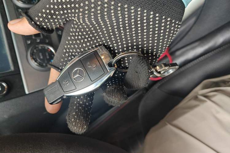 Used Mercedes-Benz R-Class 2015 R 320 4MATIC Luxury Model Vehicle Key