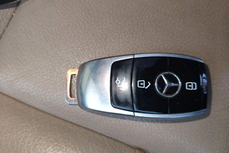 Used Mercedes-Benz R-Class 2015 R 400 4MATIC Business Model Vehicle Key