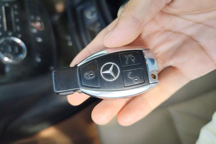 Used Mercedes-Benz R-Class 2015 R 400 4MATIC Luxury Model Vehicle Key