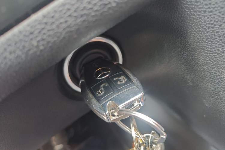 Used Mercedes-Benz R-Class 2015 R 320 4MATIC Luxury Model Vehicle Key