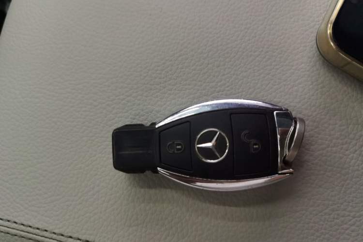 Used Mercedes-Benz R-Class 2015 R 320 4MATIC Luxury Model Vehicle Key