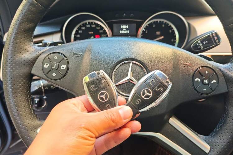 Used Mercedes-Benz R-Class 2015 R 400 4MATIC Luxury Model Vehicle Key