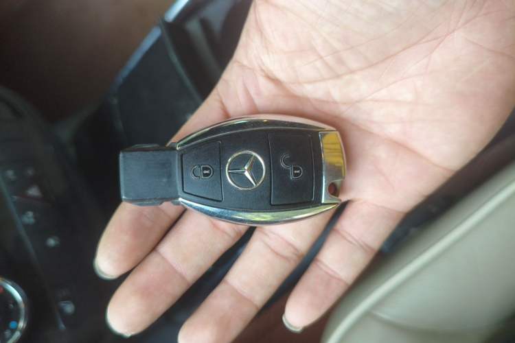 Used Mercedes-Benz R-Class 2015 R 320 4MATIC Luxury Model Vehicle Key
