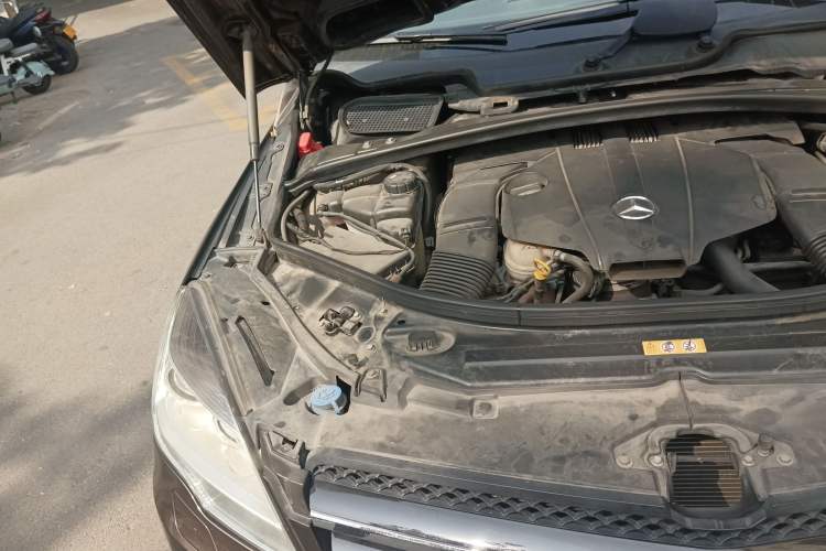 Used Mercedes-Benz R-Class 2015 R 320 4MATIC Luxury Model Engine Bay Right