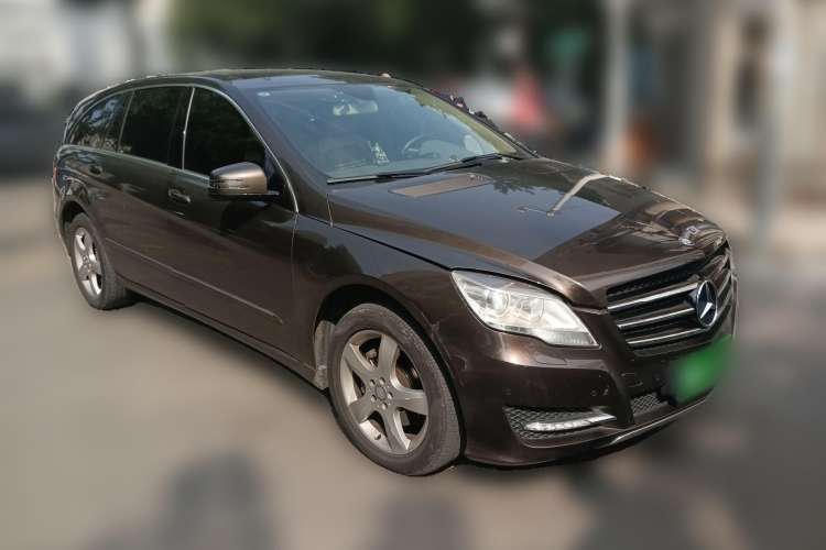 Used Mercedes-Benz R-Class 2015 R 320 4MATIC Luxury Model Front Right 45 Deg