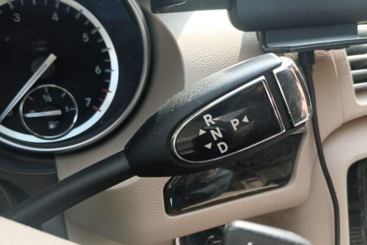 Used Mercedes-Benz R-Class 2015 R 320 4MATIC Luxury Model Gear Lever