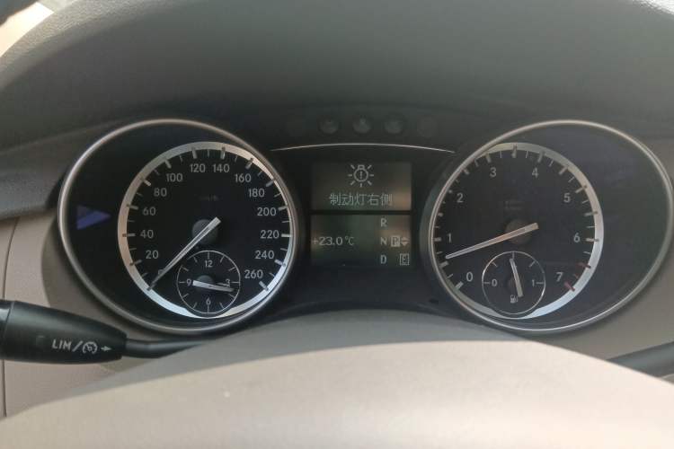 Used Mercedes-Benz R-Class 2015 R 320 4MATIC Luxury Model Instrument Cluster
