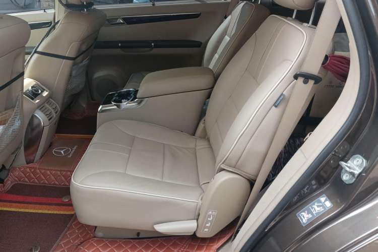 Used Mercedes-Benz R-Class 2015 R 320 4MATIC Luxury Model Left Rear Seat