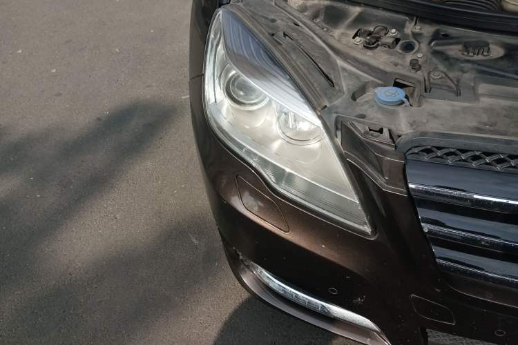 Used Mercedes-Benz R-Class 2015 R 320 4MATIC Luxury Model Right Front Headlight