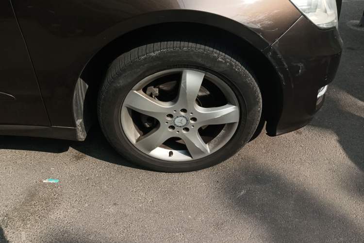 Used Mercedes-Benz R-Class 2015 R 320 4MATIC Luxury Model Right Front Wheel Hub