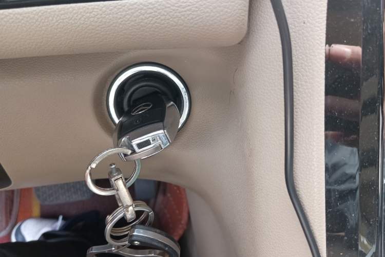 Used Mercedes-Benz R-Class 2015 R 320 4MATIC Luxury Model Vehicle Key