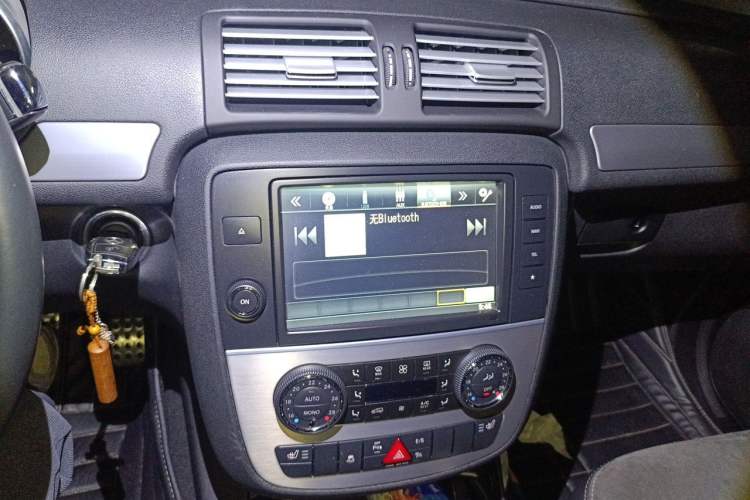 Used Mercedes-Benz R-Class 2015 R 320 4MATIC Luxury Model Audio And AC Panel