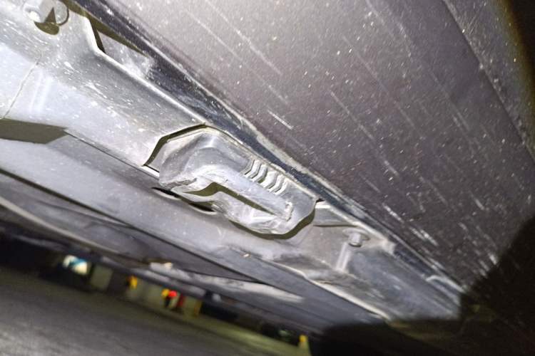 Used Mercedes-Benz R-Class 2015 R 320 4MATIC Luxury Model Chassis Rear Right