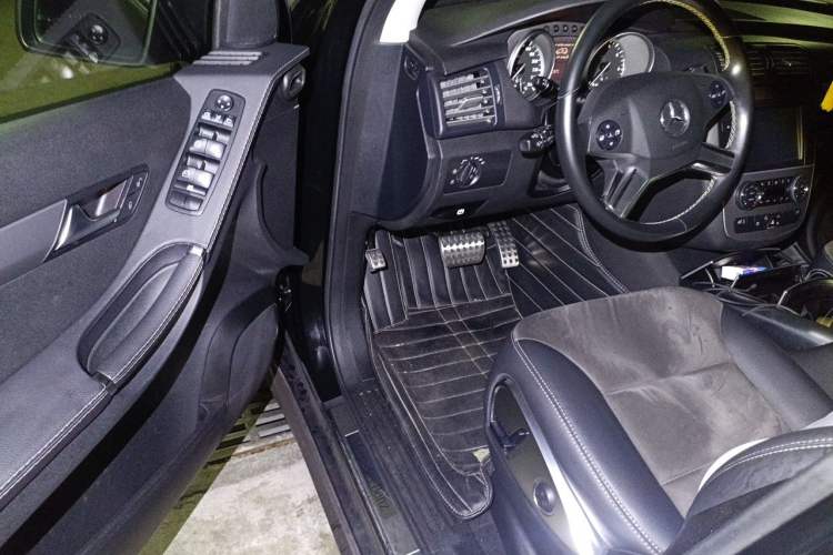 Used Mercedes-Benz R-Class 2015 R 320 4MATIC Luxury Model Driver Seat