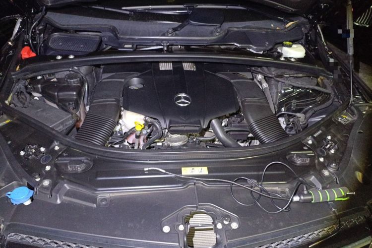 Used Mercedes-Benz R-Class 2015 R 320 4MATIC Luxury Model Engine Bay