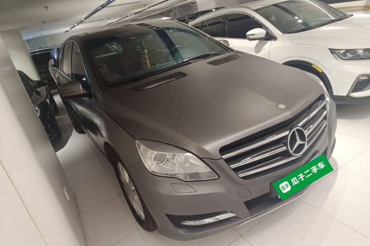 Used Mercedes-Benz R-Class 2015 R 400 4MATIC Luxury Model Front Right 45 Deg