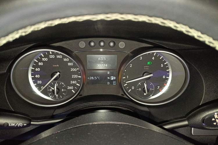 Used Mercedes-Benz R-Class 2015 R 320 4MATIC Luxury Model Instrument Cluster