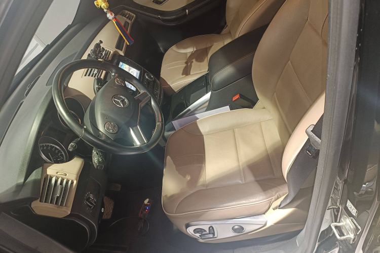 Used Mercedes-Benz R-Class 2015 R 400 4MATIC Luxury Model Left Front Seat