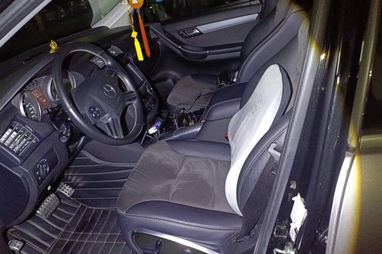 Used Mercedes-Benz R-Class 2015 R 320 4MATIC Luxury Model Left Front Seat