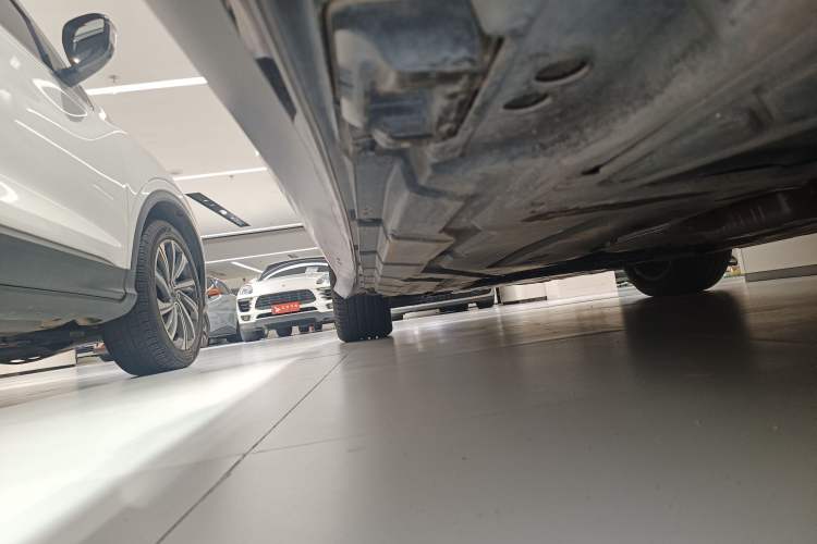 Used Mercedes-Benz R-Class 2015 R 400 4MATIC Luxury Model Left Side Sill