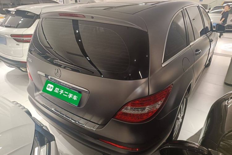 Used Mercedes-Benz R-Class 2015 R 400 4MATIC Luxury Model Rear Right 45 Deg