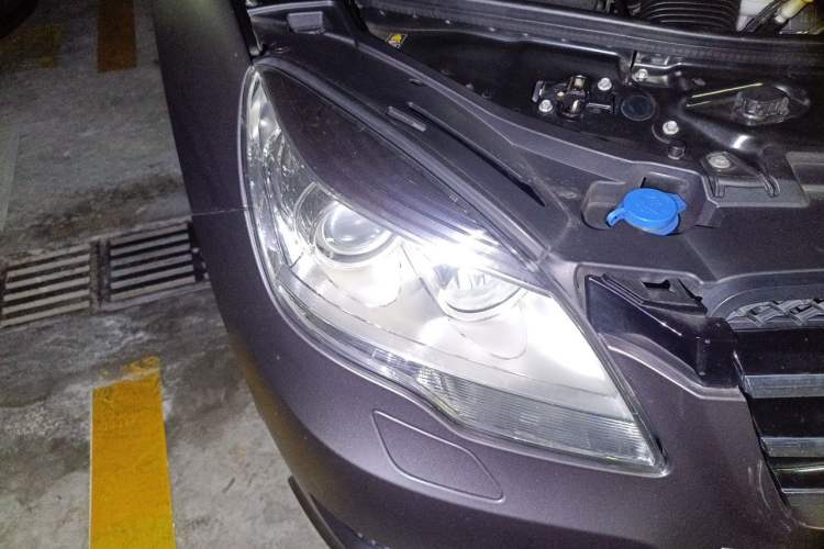 Used Mercedes-Benz R-Class 2015 R 320 4MATIC Luxury Model Right Front Headlight