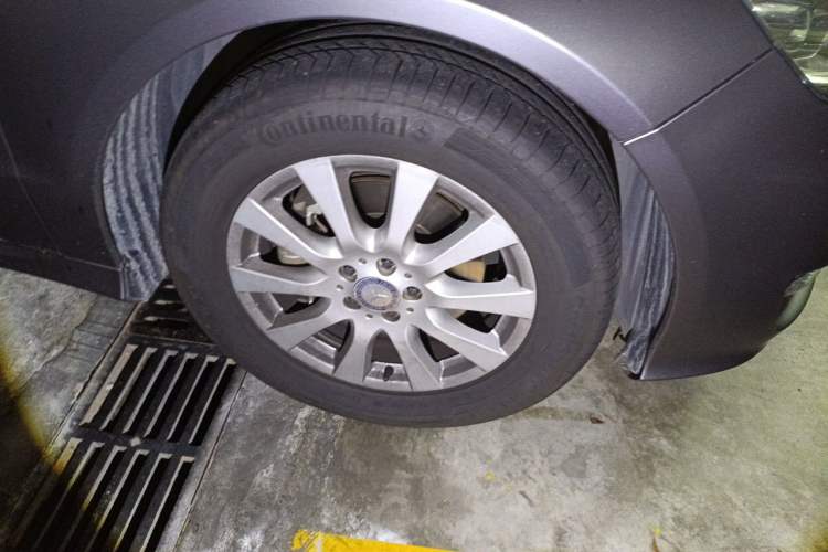 Used Mercedes-Benz R-Class 2015 R 320 4MATIC Luxury Model Right Front Wheel Hub