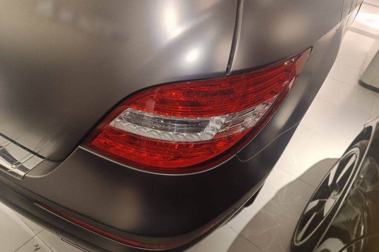 Used Mercedes-Benz R-Class 2015 R 400 4MATIC Luxury Model Right Rear Taillight