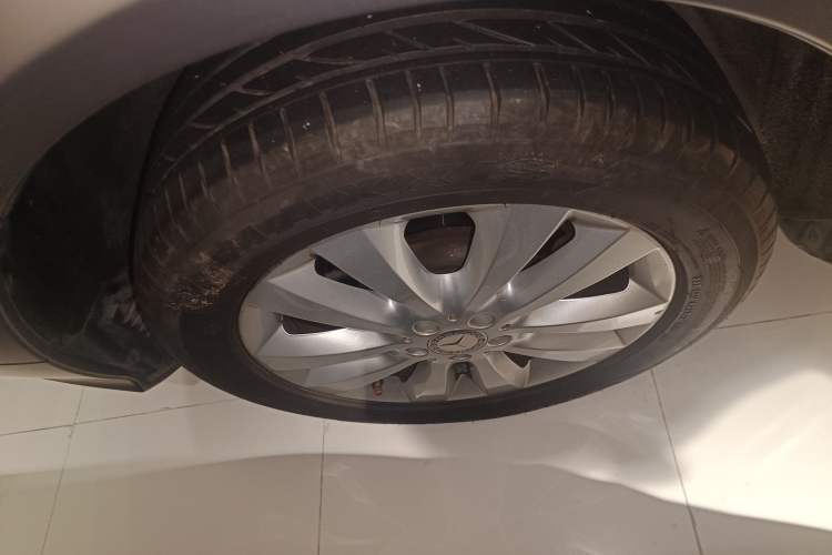 Used Mercedes-Benz R-Class 2015 R 400 4MATIC Luxury Model Right Rear Wheel Hub