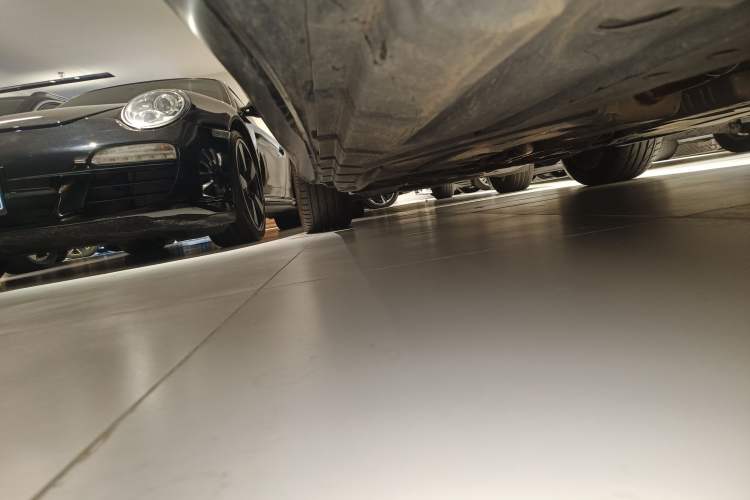 Used Mercedes-Benz R-Class 2015 R 400 4MATIC Luxury Model Right Side Sill