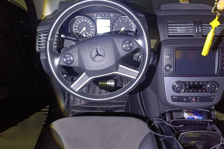 Used Mercedes-Benz R-Class 2015 R 320 4MATIC Luxury Model Steering Wheel
