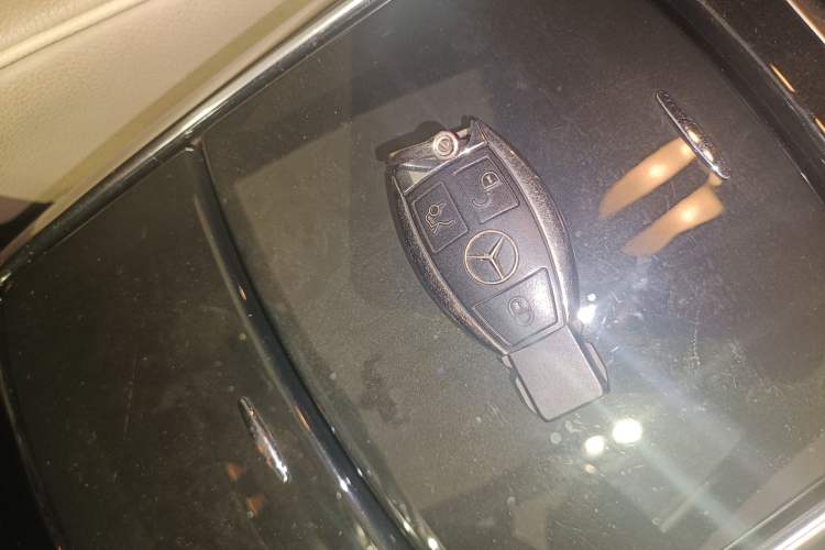 Used Mercedes-Benz R-Class 2015 R 400 4MATIC Luxury Model Vehicle Key