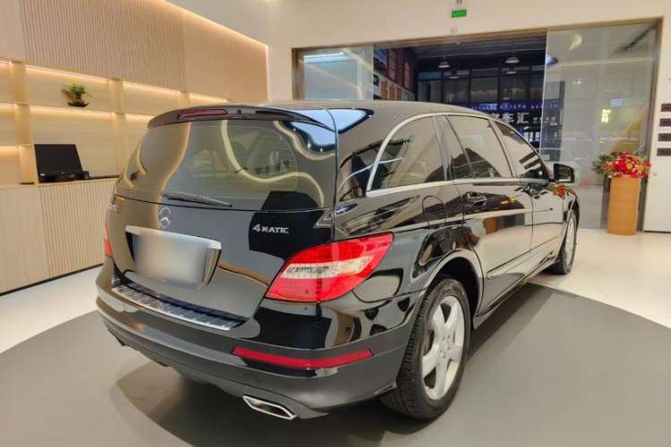 Used Mercedes-Benz R-Class 2015 R 320 4MATIC Luxury Model Exterior 3
