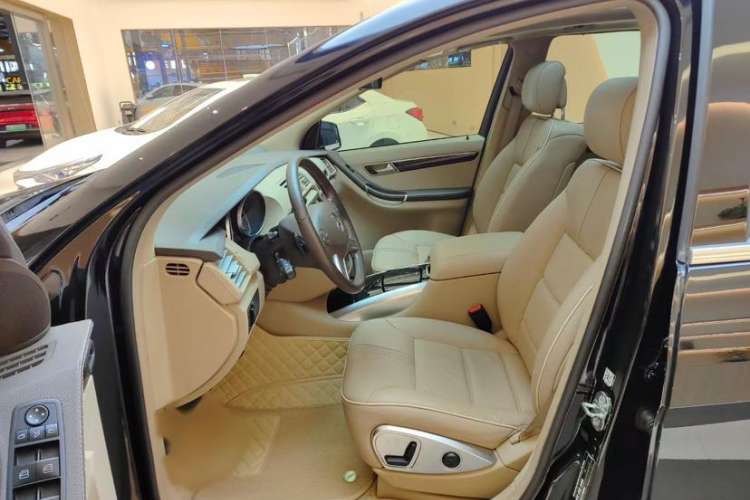Used Mercedes-Benz R-Class 2015 R 320 4MATIC Luxury Model Interior 2