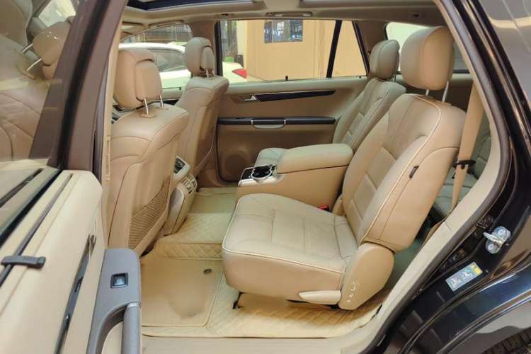 Used Mercedes-Benz R-Class 2015 R 320 4MATIC Luxury Model Interior 3