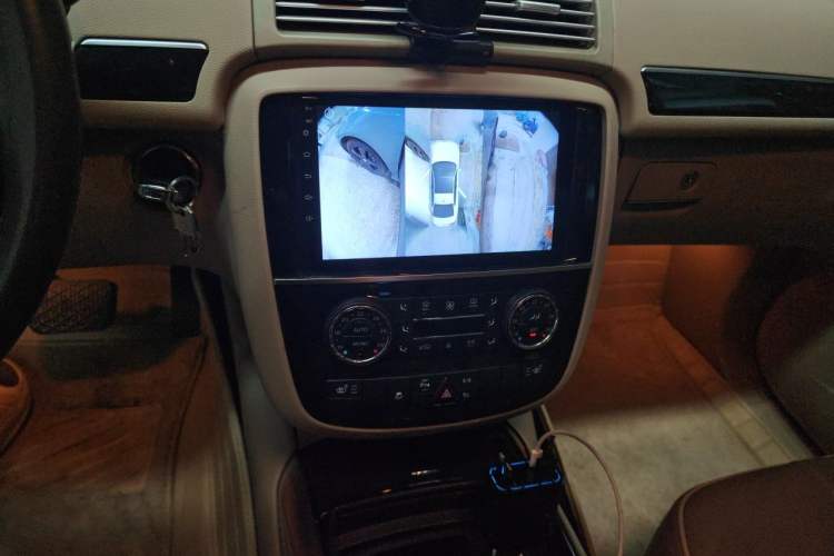 Used Mercedes-Benz R-Class 2015 R 400 4MATIC Business Model Audio And AC Panel