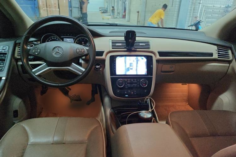 Used Mercedes-Benz R-Class 2015 R 400 4MATIC Business Model Center Console