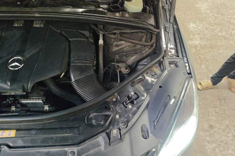 Used Mercedes-Benz R-Class 2015 R 400 4MATIC Business Model Engine Bay Left
