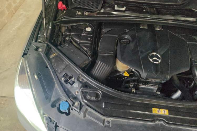Used Mercedes-Benz R-Class 2015 R 400 4MATIC Business Model Engine Bay Right