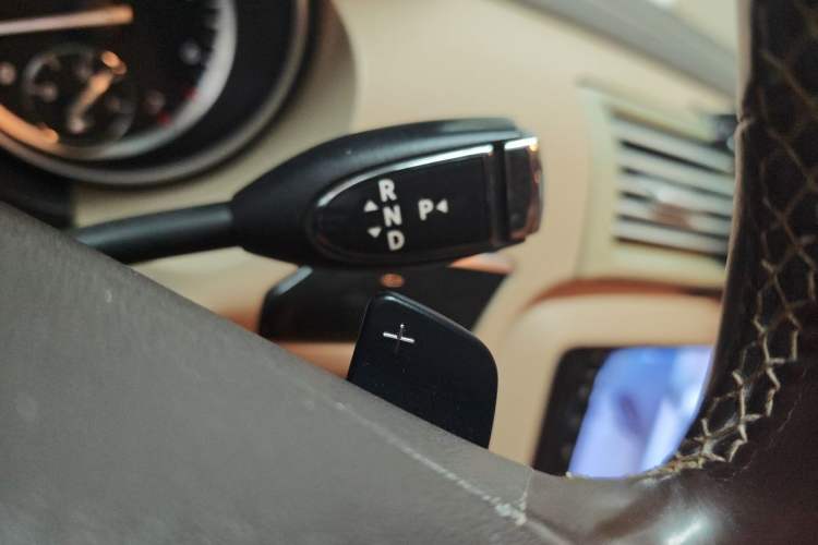 Used Mercedes-Benz R-Class 2015 R 400 4MATIC Business Model Gear Lever