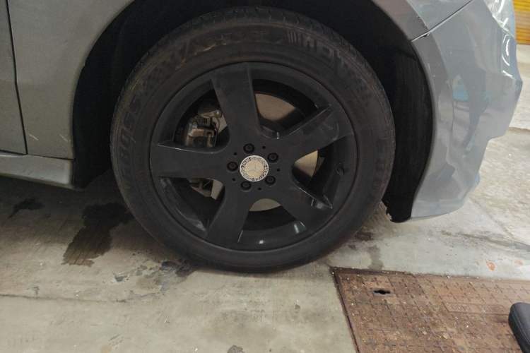 Used Mercedes-Benz R-Class 2015 R 400 4MATIC Business Model Right Front Wheel Hub