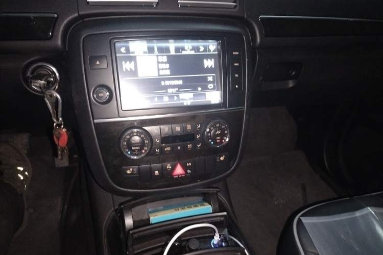 Used Mercedes-Benz R-Class 2015 R 400 4MATIC Business Model Audio And AC Panel