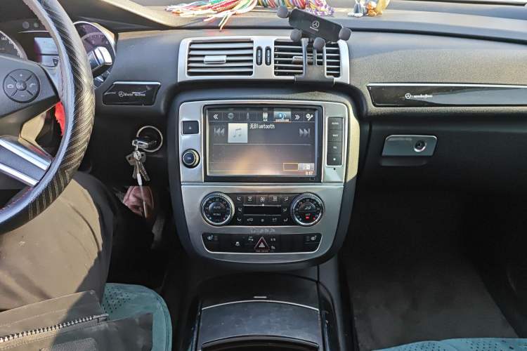 Used Mercedes-Benz R-Class 2015 R 320 4MATIC Luxury Model Audio And AC Panel