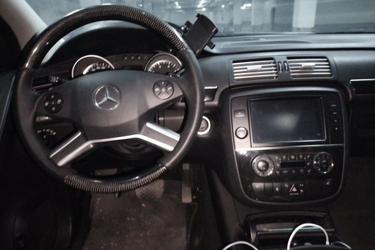 Used Mercedes-Benz R-Class 2015 R 400 4MATIC Business Model Center Console