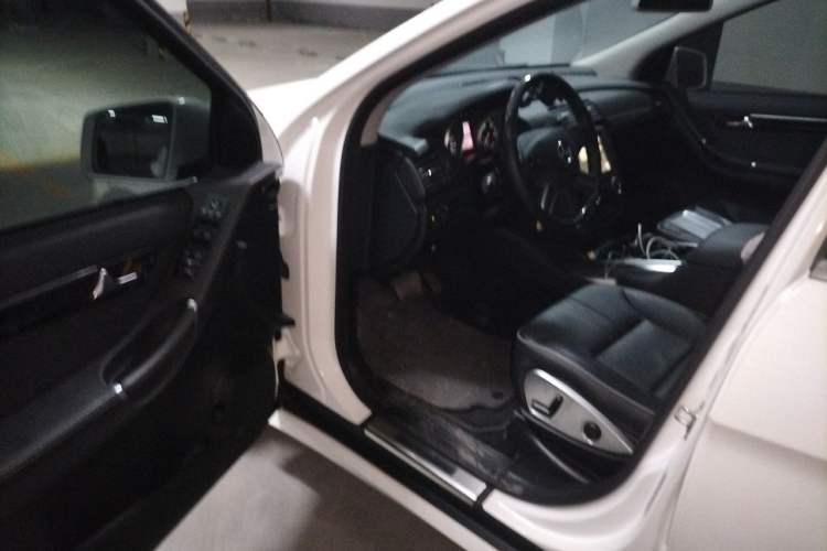 Used Mercedes-Benz R-Class 2015 R 400 4MATIC Business Model Driver Seat