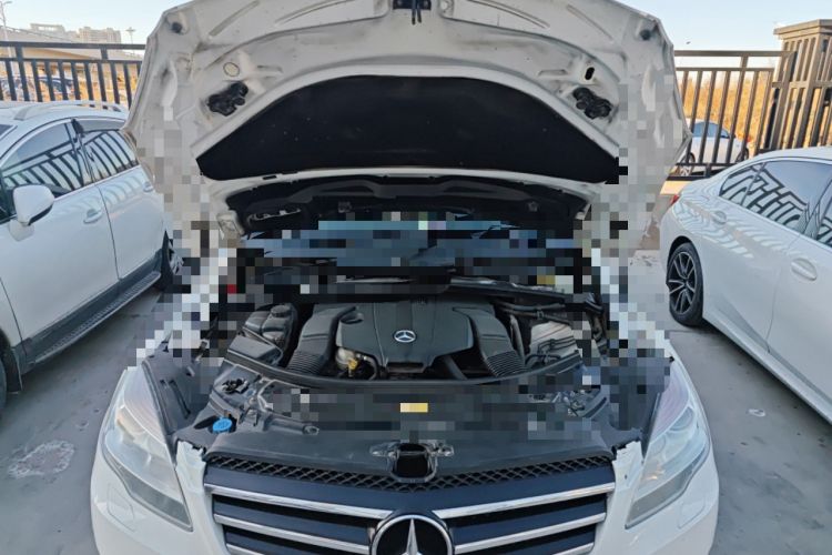 Used Mercedes-Benz R-Class 2015 R 320 4MATIC Luxury Model Engine Bay
